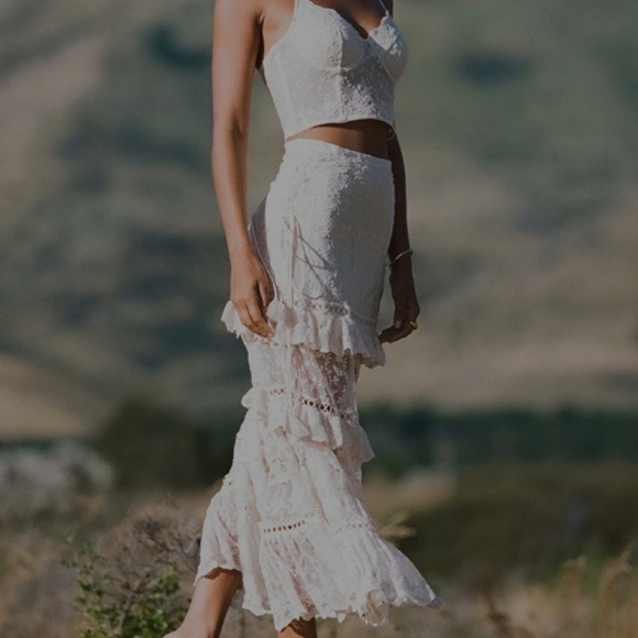 Le Gauze Lace Tiered Skirt *Medium* - Picture 3 of 12